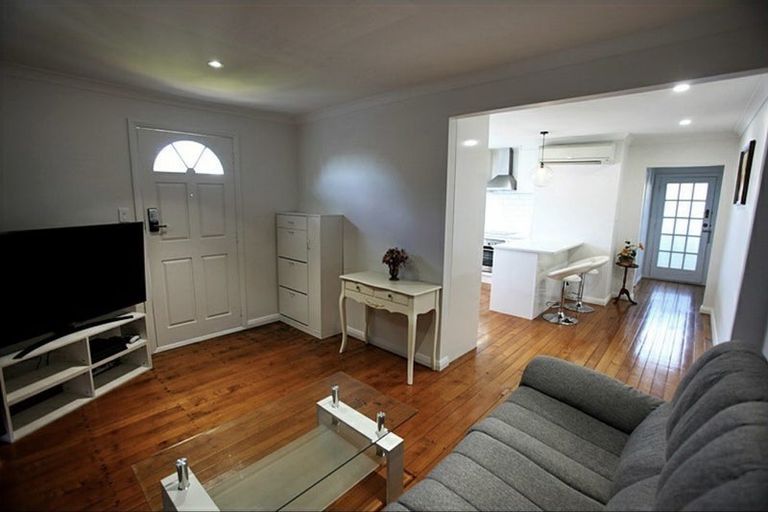 Photo of property in 12a Denyer Place, New Lynn, Auckland, 0600