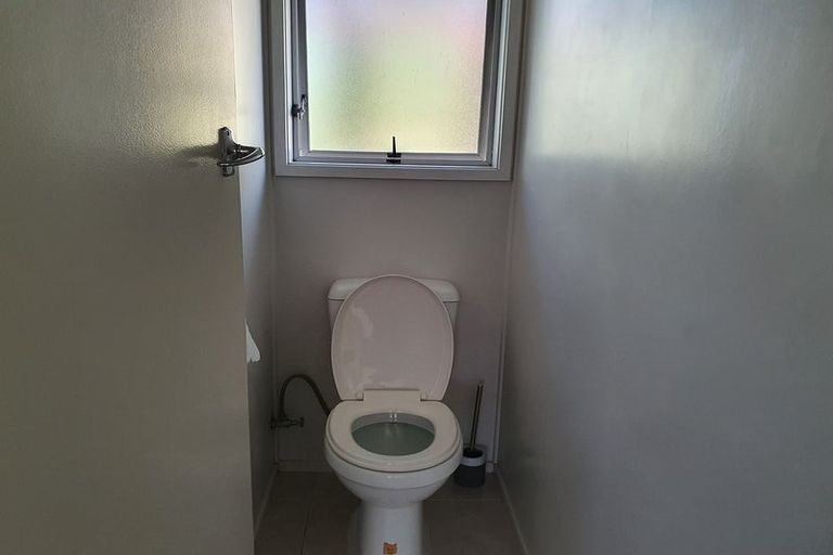 Photo of property in 4/11a Bayside Avenue, Te Atatu Peninsula, Auckland, 0610