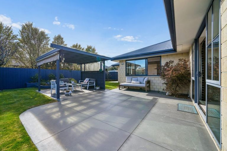 Photo of property in 40 Coolspring Way, Redwood, Christchurch, 8051