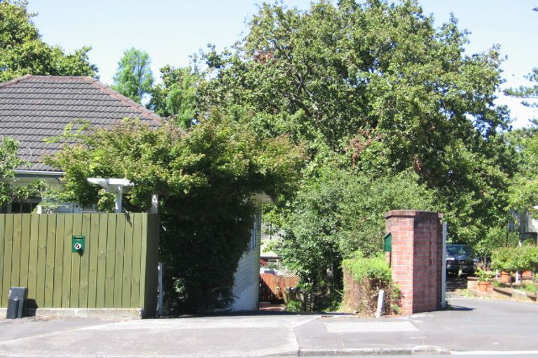 Photo of property in 2/154 Onewa Road, Northcote, Auckland, 0627