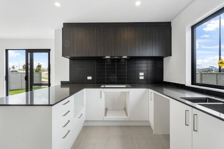 Photo of property in 69 Parkmore Drive, Rosehill, Papakura, 2113