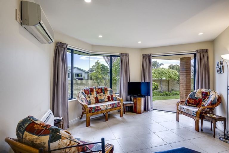 Photo of property in 2 Chelsea Drive, Taradale, Napier, 4112