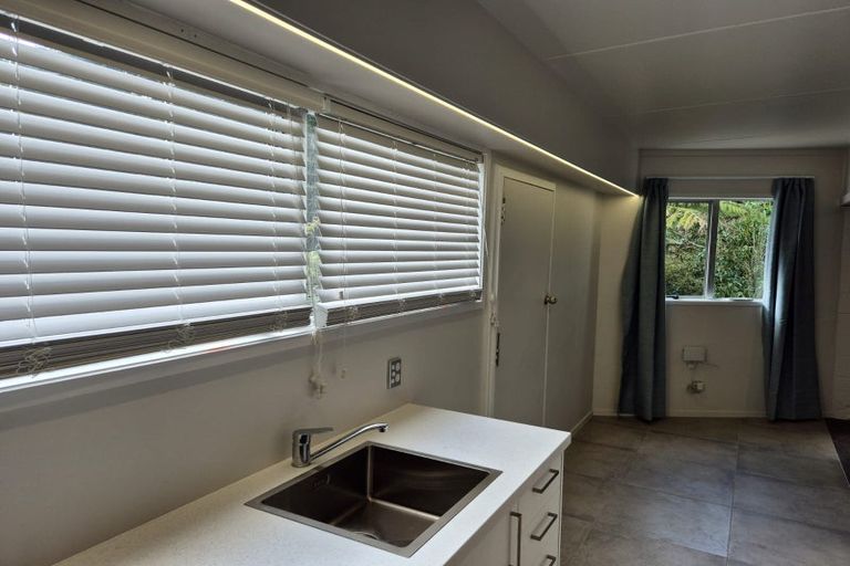 Photo of property in 15 Beeche Place, Birkdale, Auckland, 0626