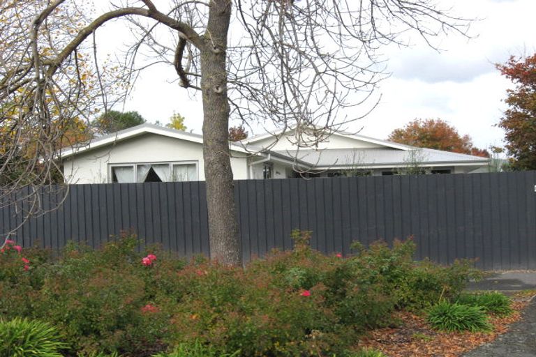 Photo of property in 32 Winters Road, Redwood, Christchurch, 8051