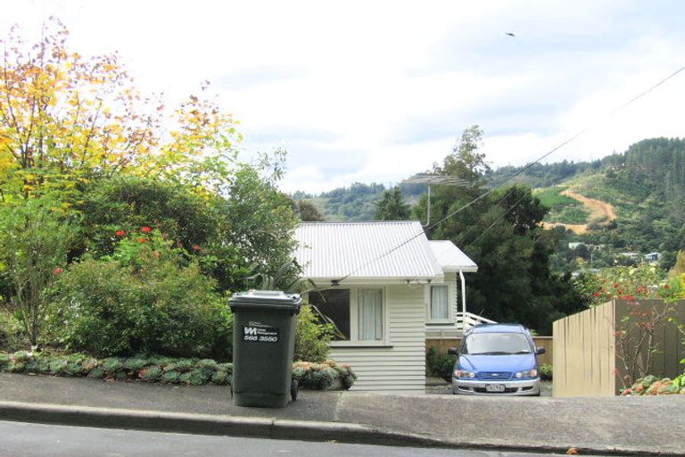 Photo of property in 69 Wyndham Road, Pinehaven, Upper Hutt, 5019