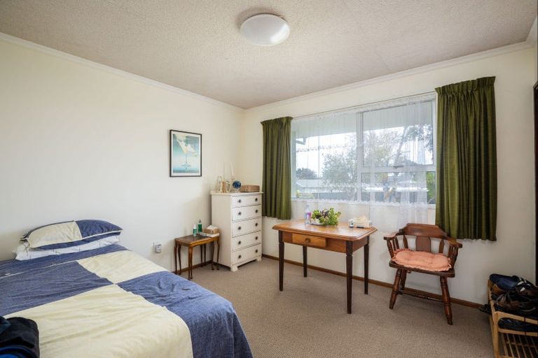 Photo of property in 10 Leon Place, Waitara, 4320