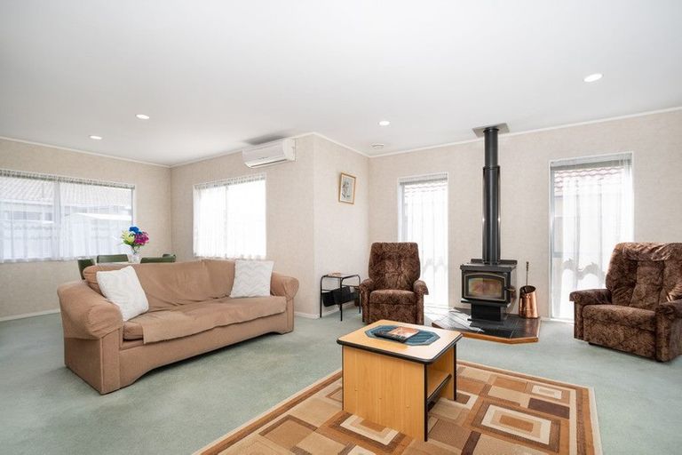 Photo of property in 33 Maurice Borich Place, Henderson, Auckland, 0610