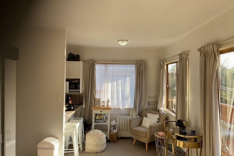 Photo of property in 1/12 Sunnyside Road, Sunnyvale, Auckland, 0612