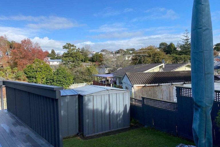 Photo of property in 2/11 Heather Place, Sunnynook, Auckland, 0620