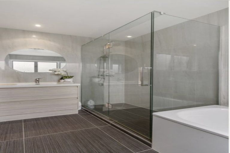 Photo of property in 4 Baronie Court, Half Moon Bay, Auckland, 2012