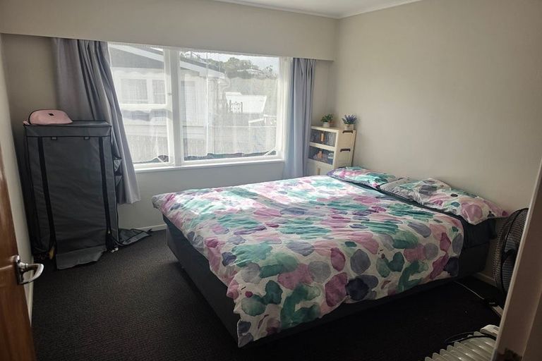 Photo of property in 3 Merritt Way, Newlands, Wellington, 6037