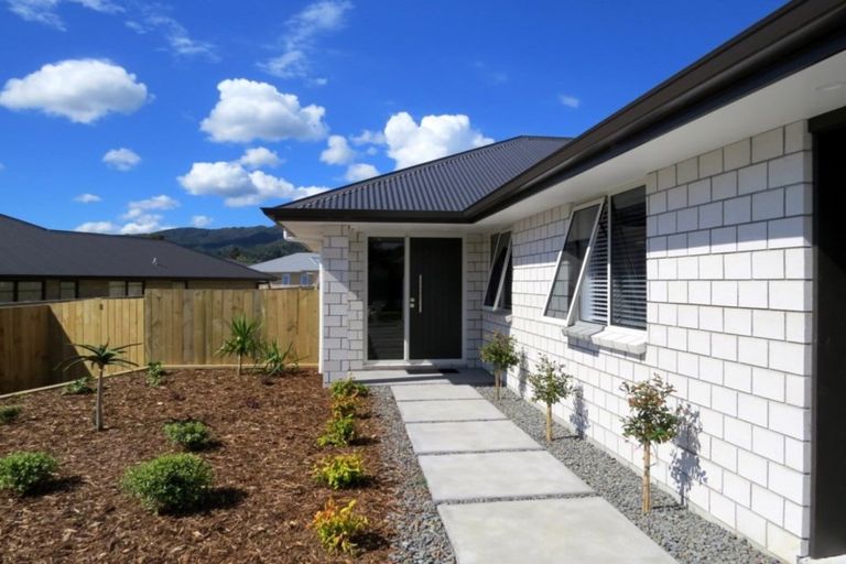 Photo of property in 64 Golden Shore Place, Coromandel, 3506