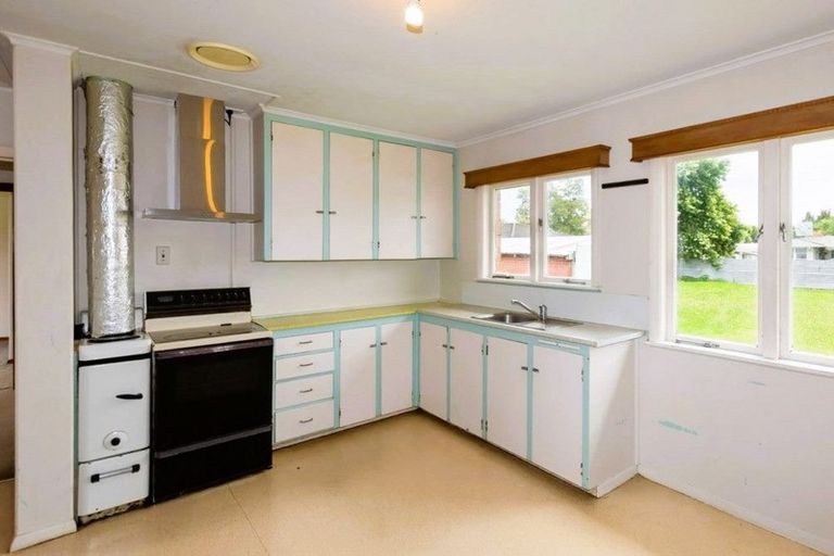 Photo of property in 17 Sutton Crescent, Papakura, 2110