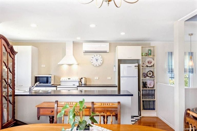 Photo of property in 103 Luckens Road, West Harbour, Auckland, 0618