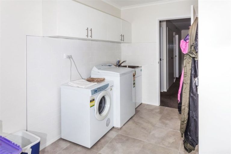 Photo of property in 80 Golden Shore Place, Coromandel, 3506