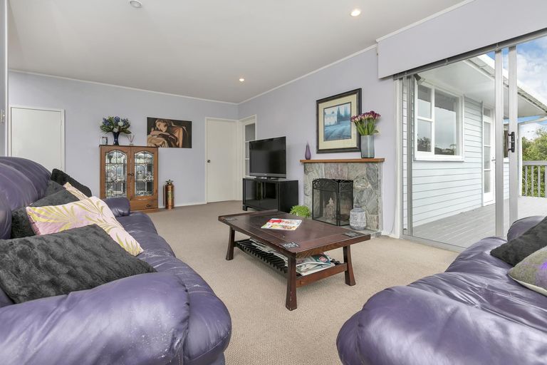 Photo of property in 1/16 Coronation Road, Glenfield, Auckland, 0627