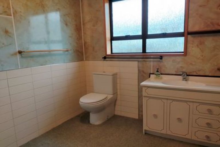 Photo of property in 2 Athenry Road, Bridge Hill, Alexandra, 9320