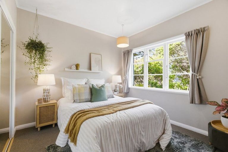 Photo of property in 16 Rodney Street, Northland, Wellington, 6012