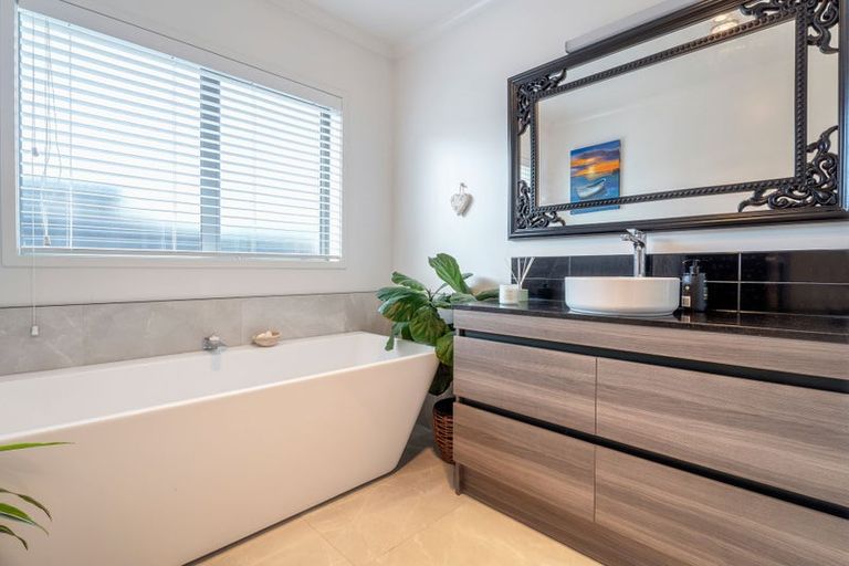 Photo of property in 325 Cook Drive, Whitianga, 3510