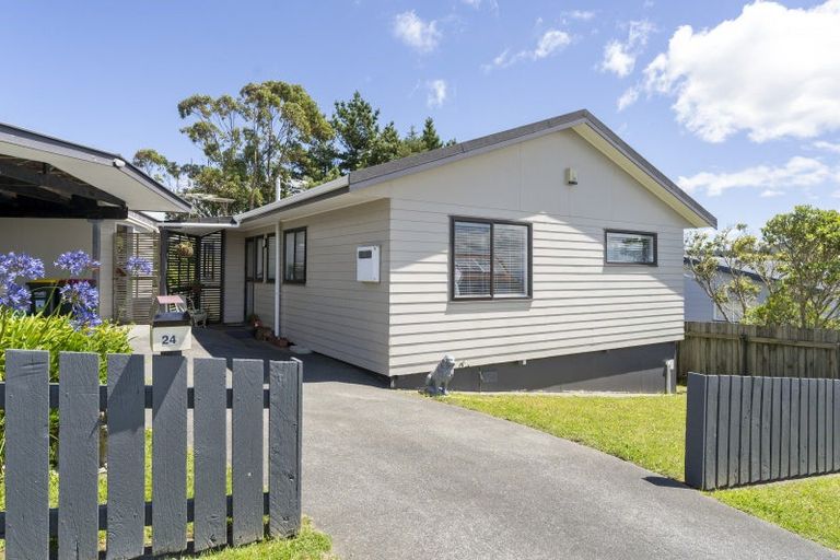 Photo of property in 24 Jasmine Grove, Maungaraki, Lower Hutt, 5010