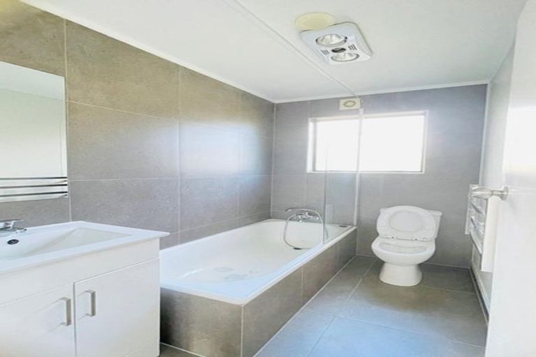 Photo of property in 1/26 Ludlow Terrace, Totara Vale, Auckland, 0627