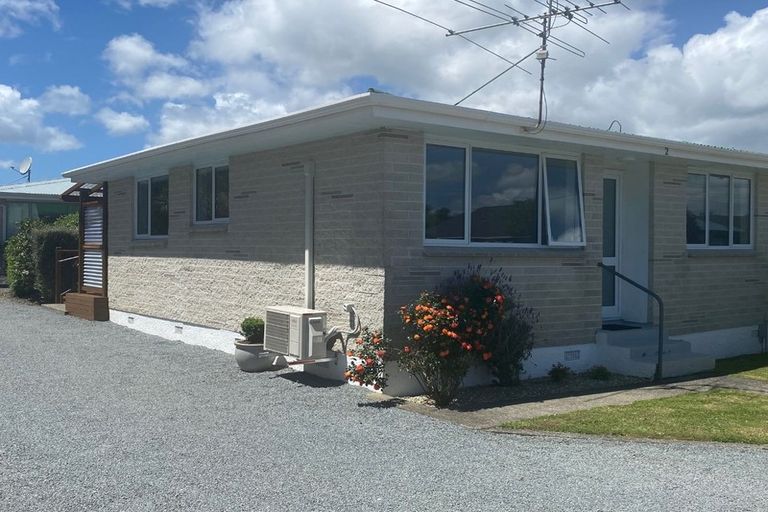 Photo of property in 2/12 Poplar Grove, Ebdentown, Upper Hutt, 5018