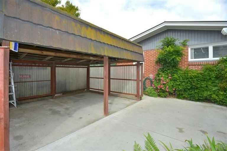 Photo of property in 2 Oakdale Street, Avonhead, Christchurch, 8042