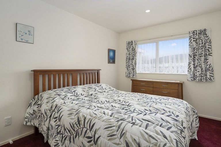 Photo of property in 5 Lorna Irene Drive, Raumati South, Paraparaumu, 5032