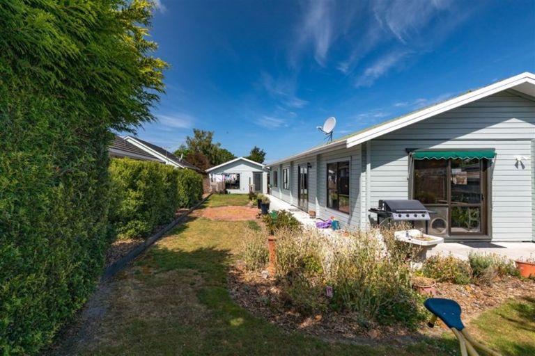 Photo of property in 6 Tracy Place, Redwood, Christchurch, 8051