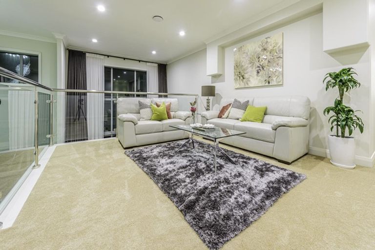 Photo of property in 28 Leburn Crescent, Flat Bush, Auckland, 2016