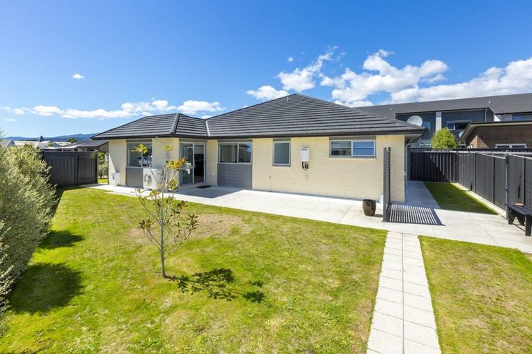 Photo of property in 17 Chalfont Road, Silverstream, Upper Hutt, 5019