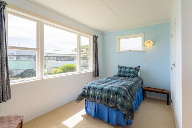 Photo of property in 11 Adrian Grove, Waikanae Beach, Waikanae, 5036