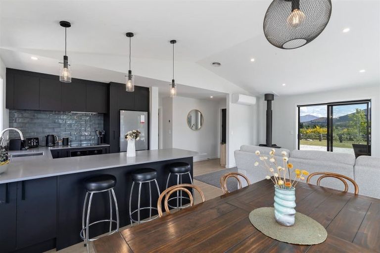 Photo of property in 8 Grandview Road, Lake Hawea, 9382