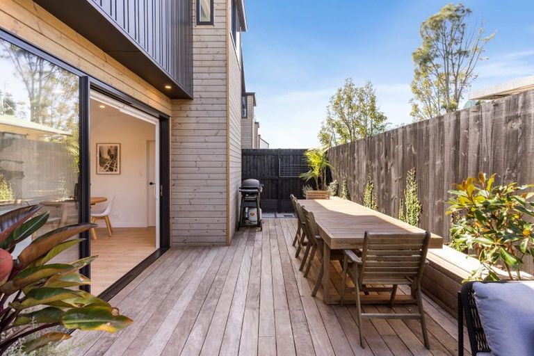 Photo of property in 16d Hamurana Place, Te Atatu Peninsula, Auckland, 0610