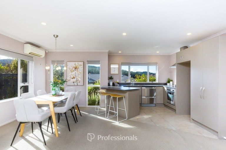 Photo of property in 10 Mcewen Crescent, Riverstone Terraces, Upper Hutt, 5018