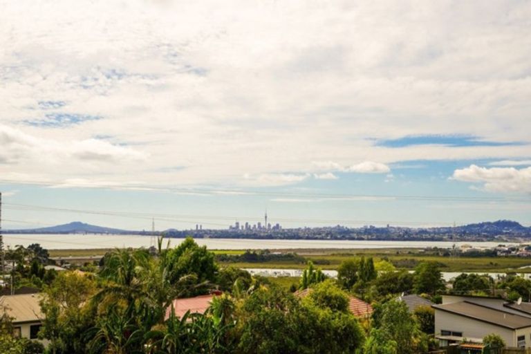 Photo of property in 231 Te Atatu Road, Te Atatu South, Auckland, 0610