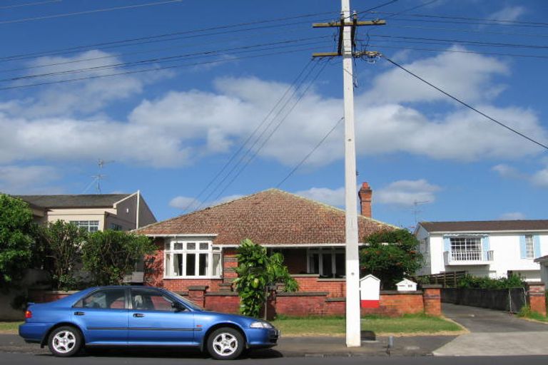 Photo of property in 39 Milford Road, Milford, Auckland, 0620