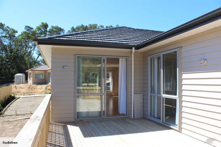 Photo of property in 92 Tiriwa Drive, Massey, Auckland, 0614