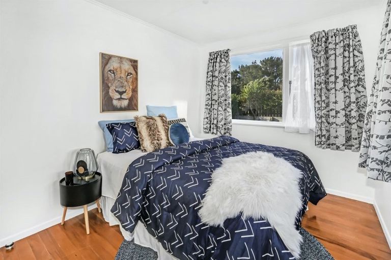 Photo of property in 16 Sasanof View, Ascot Park, Porirua, 5024