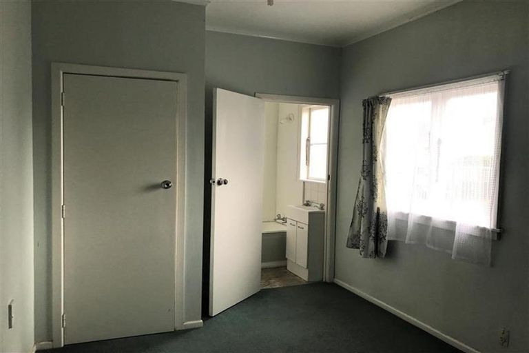 Photo of property in 2/4 Thompson Street, Mangere East, Auckland, 2024