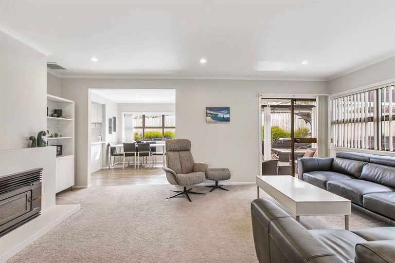 Photo of property in 1/40 Becroft Drive, Forrest Hill, Auckland, 0620