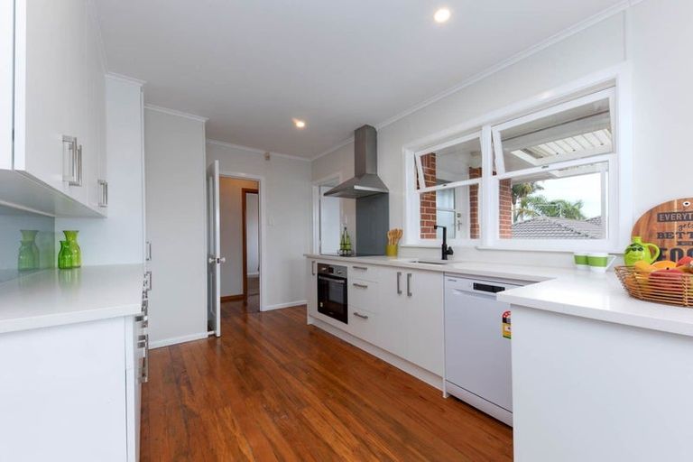 Photo of property in 35 Sturges Road, Henderson, Auckland, 0612