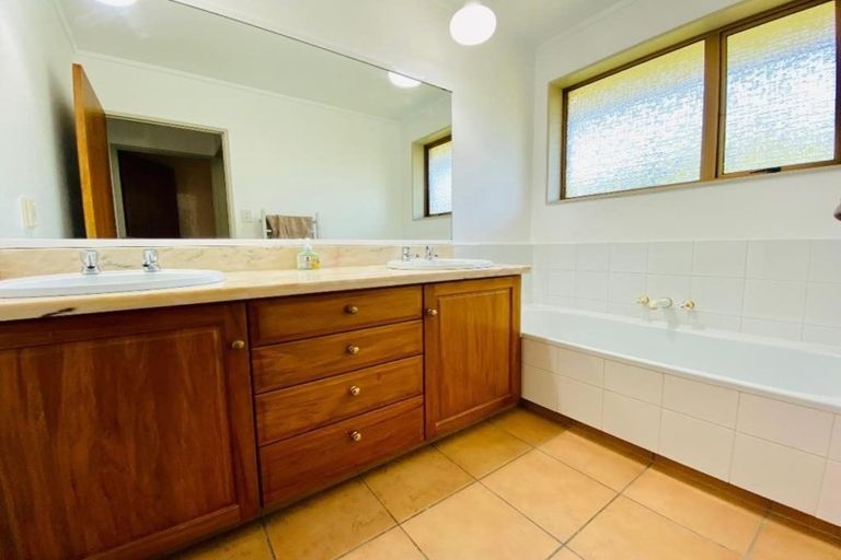 Photo of property in 2 Cowling Road, Hurdon, New Plymouth, 4310