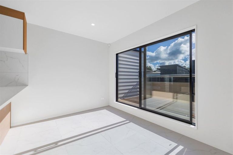 Photo of property in 15 Korokio Lane, Henderson, Auckland, 0612