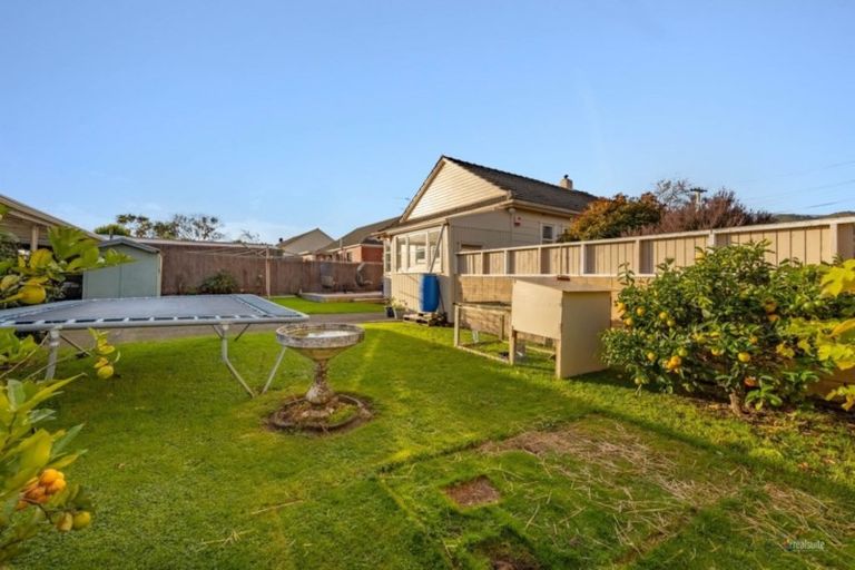 Photo of property in 18 Gibson Crescent, Naenae, Lower Hutt, 5011