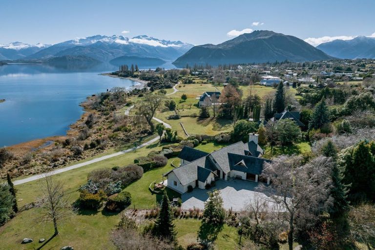 Photo of property in 186 Beacon Point Road, Wanaka, 9305