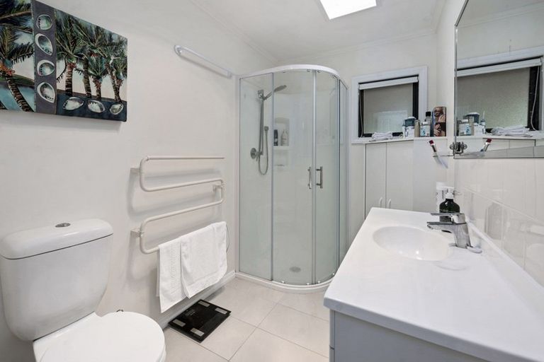 Photo of property in 6 Iriirikapua Parade, Owhata, Rotorua, 3010