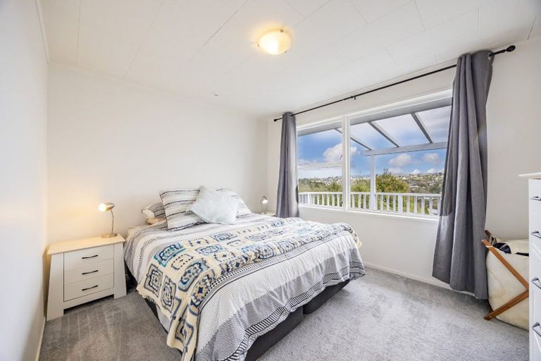 Photo of property in 17 Magdalen Place, West Harbour, Auckland, 0618