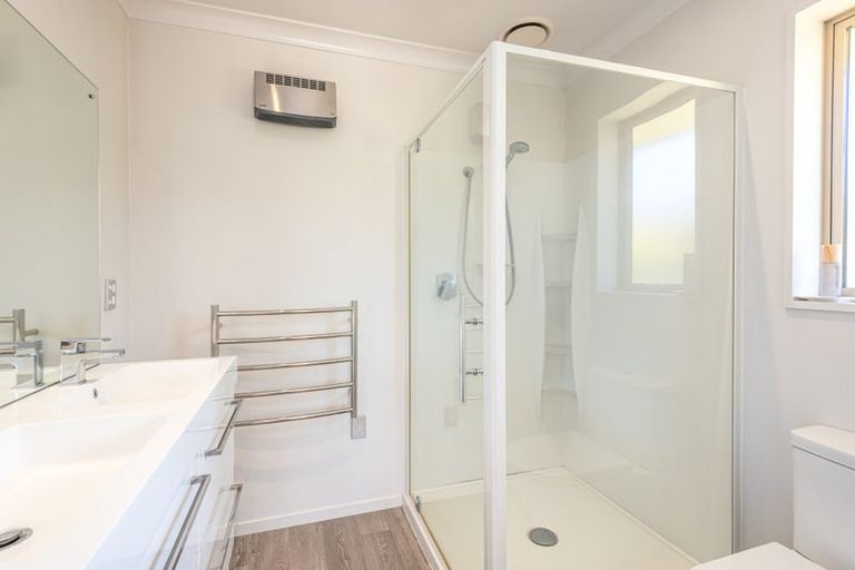 Photo of property in 16 Watkins Drive, Rangiora, 7400