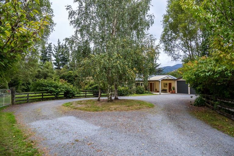 Photo of property in 1789 State Highway 2, Kaitoke, Upper Hutt, 5018